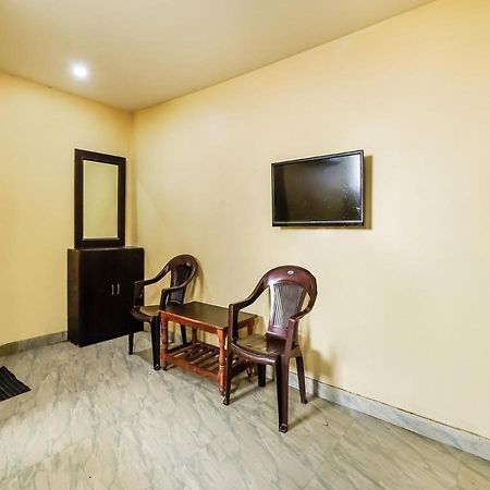Oyo 84039 Tirumala Grand Rājahmundry Extérieur photo