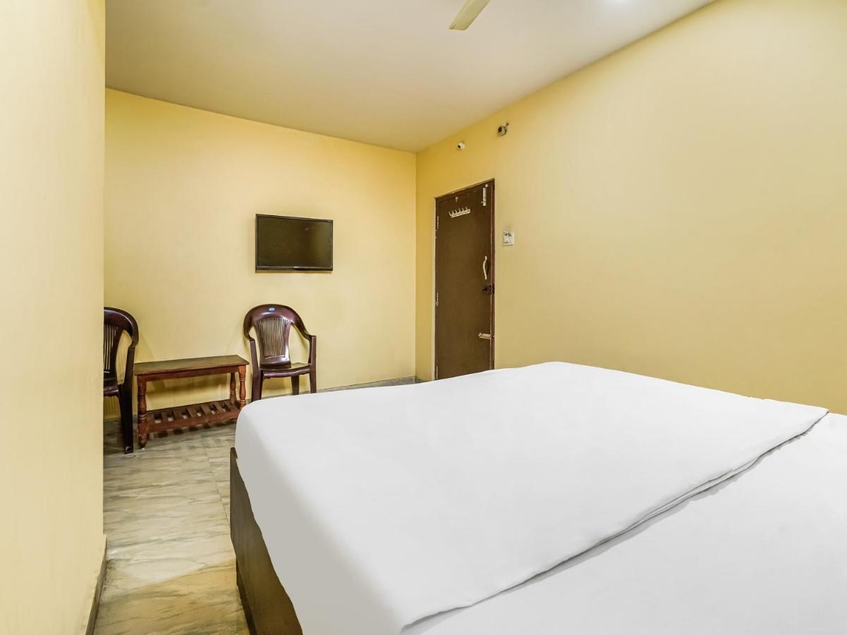 Oyo 84039 Tirumala Grand Rājahmundry Extérieur photo
