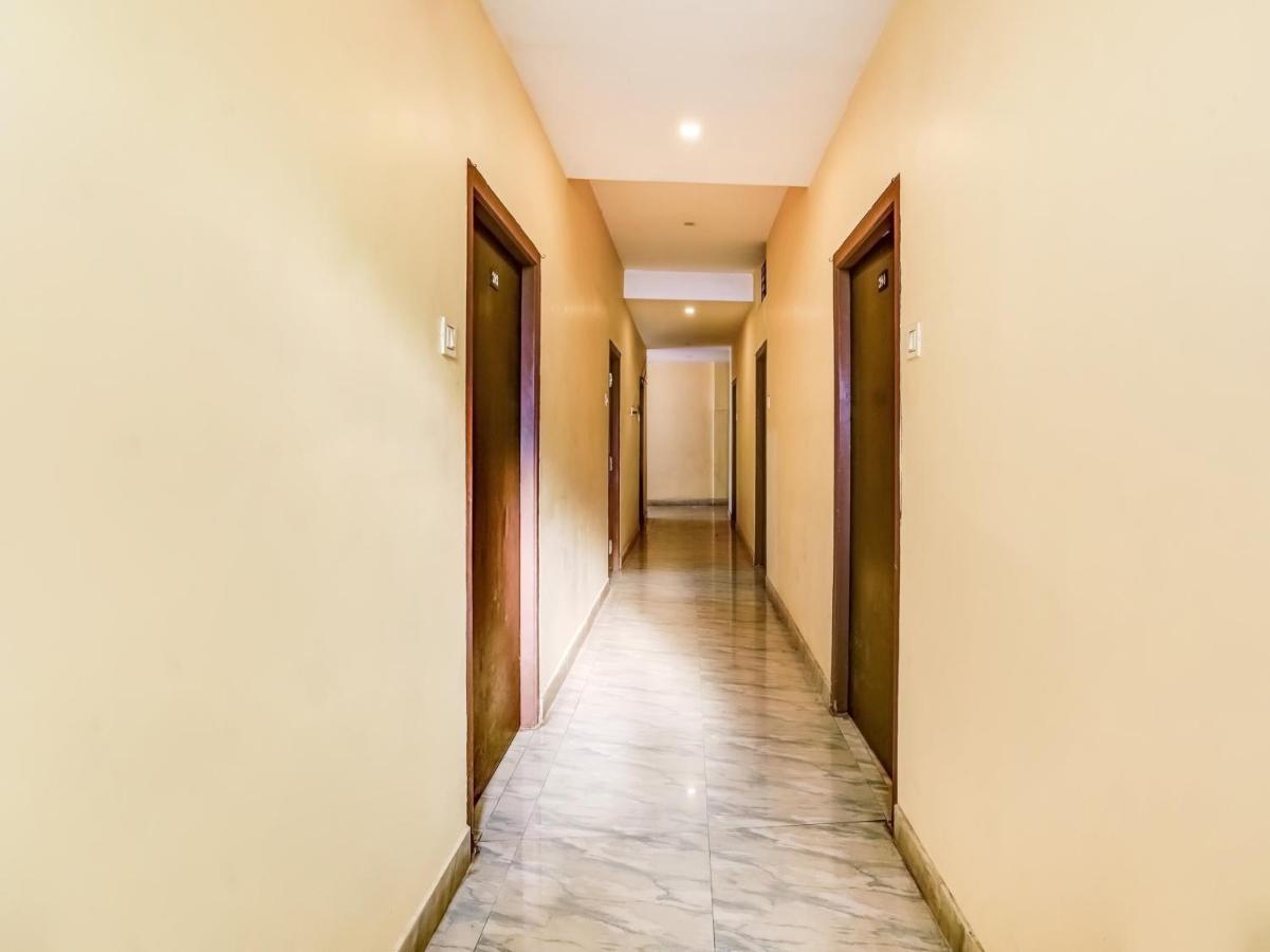 Oyo 84039 Tirumala Grand Rājahmundry Extérieur photo