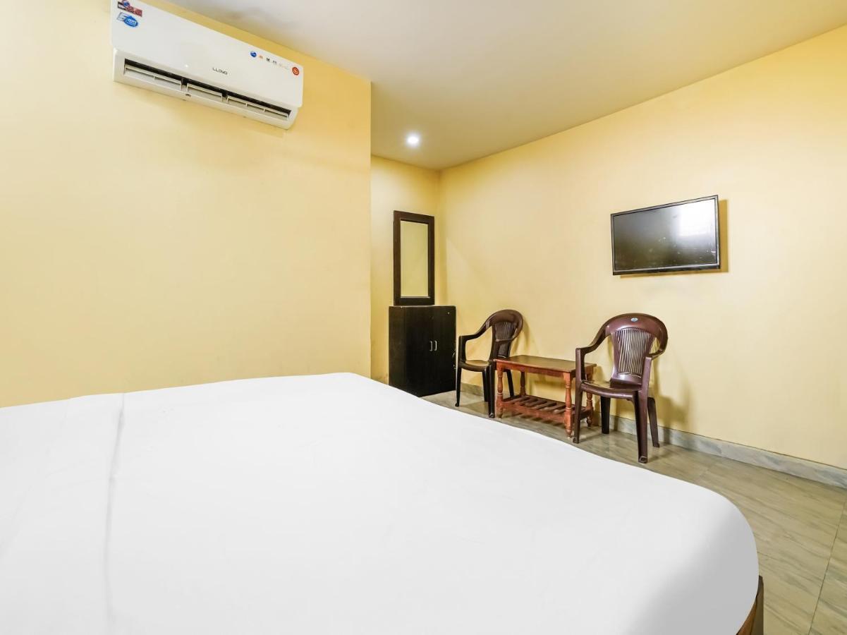 Oyo 84039 Tirumala Grand Rājahmundry Extérieur photo