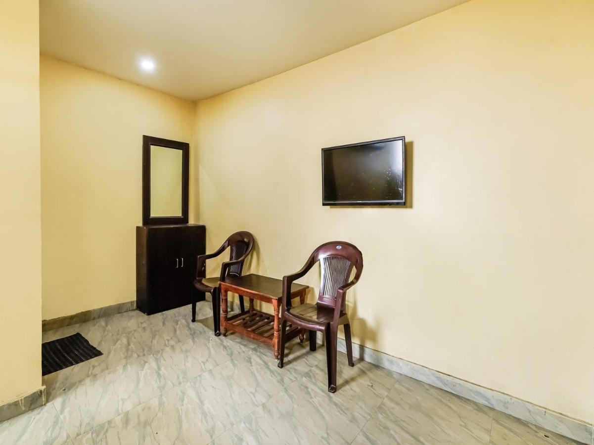 Oyo 84039 Tirumala Grand Rājahmundry Extérieur photo