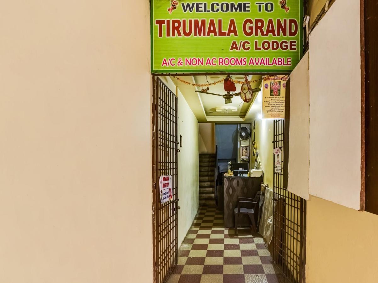 Oyo 84039 Tirumala Grand Rājahmundry Extérieur photo