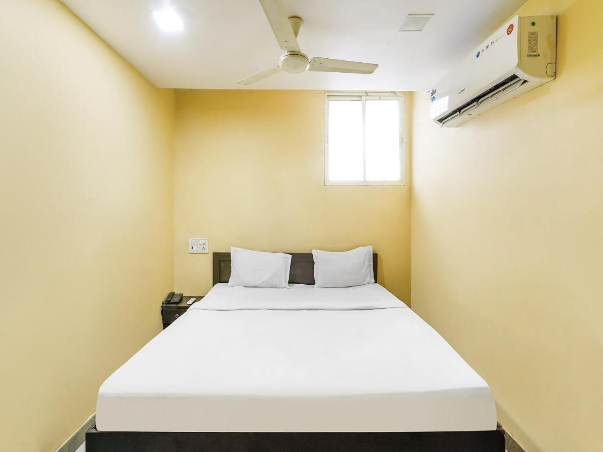 Oyo 84039 Tirumala Grand Rājahmundry Extérieur photo