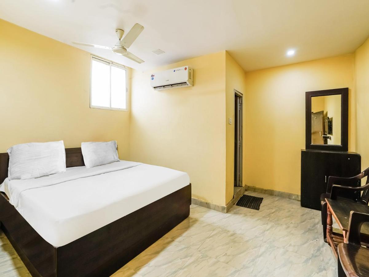 Oyo 84039 Tirumala Grand Rājahmundry Extérieur photo
