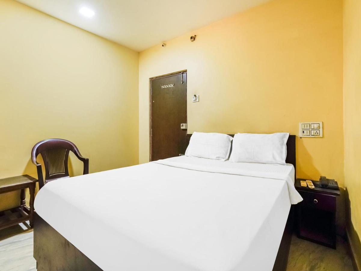 Oyo 84039 Tirumala Grand Rājahmundry Extérieur photo