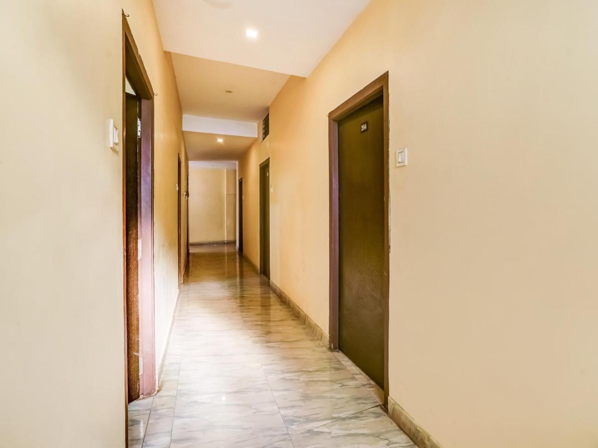 Oyo 84039 Tirumala Grand Rājahmundry Extérieur photo